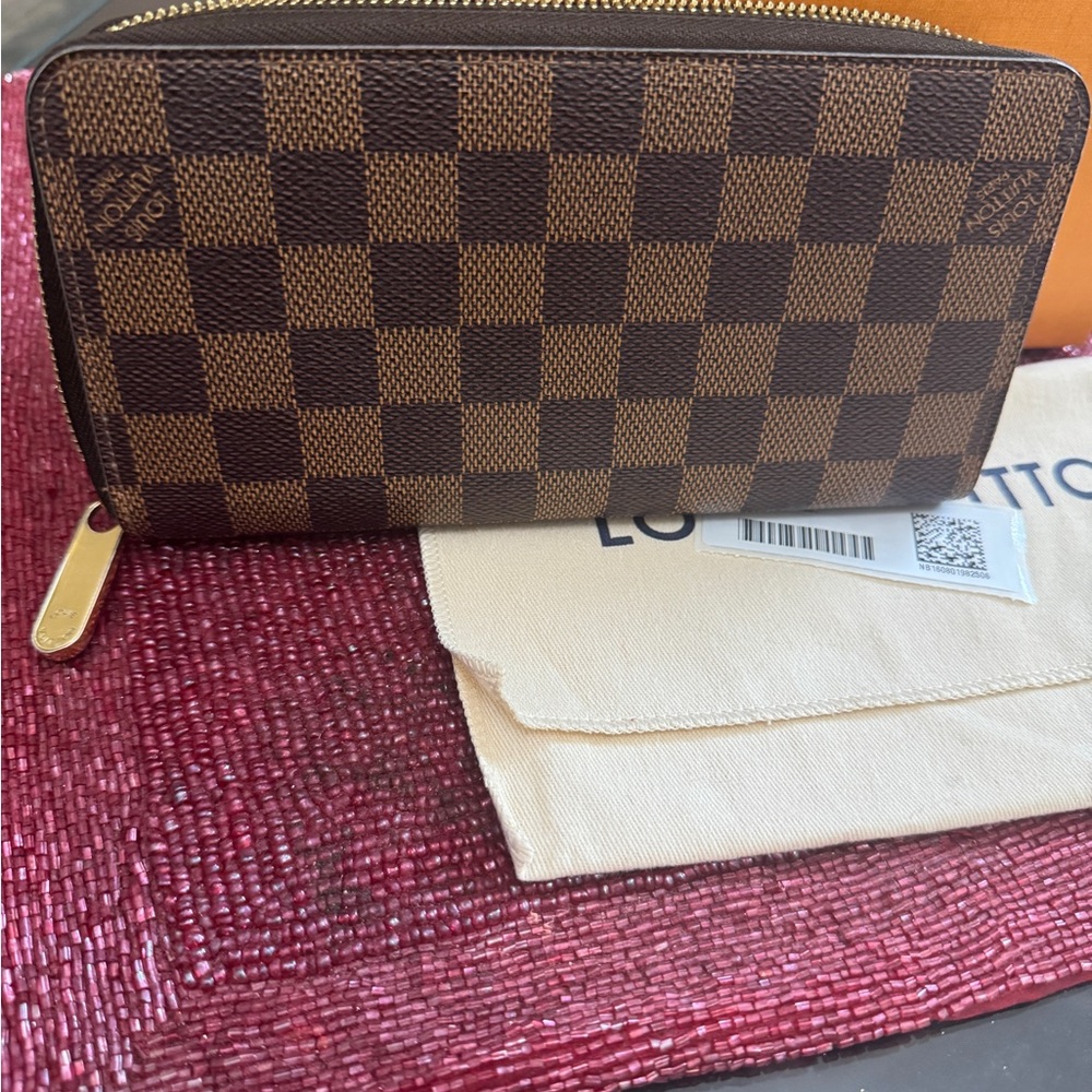 Louis Vuitton Checkered Wallet - Picture 8 of 13